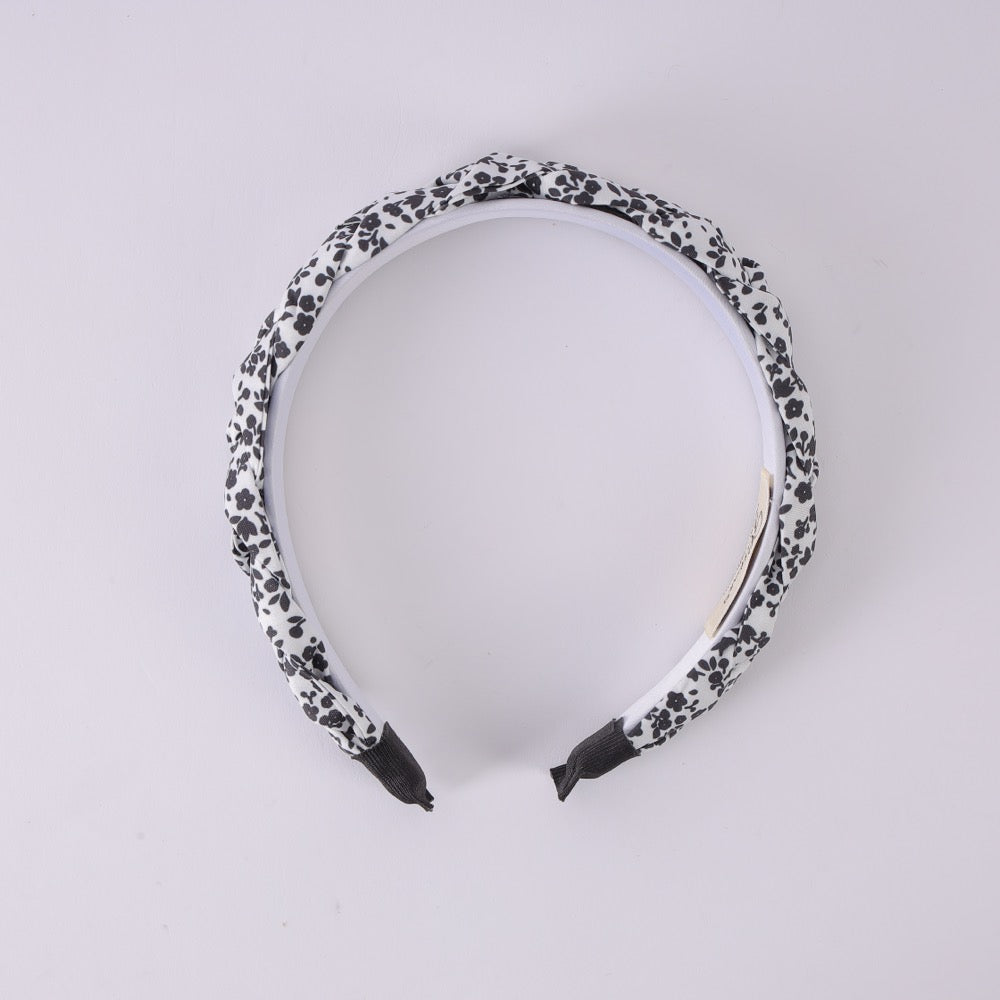 Monochrom Floral Twist